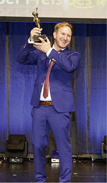 



Sebastian Schmidt, GF von Interpane Belgern und Wipperfürth, bei der Preisverleihung.
