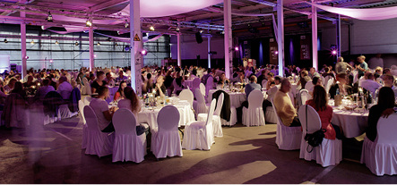 



Beim Kundenevent in festlichem Rahmen wurde auf die erfolgreiche Zusammenarbeit angestoßen und bis in die späten Abendstunden gefeiert.
