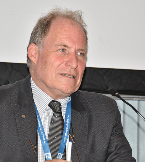 Prof. Ulrich Sieberath auf der Pressekonferenz des ift Rosenheim