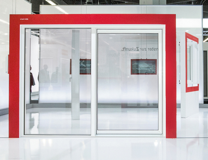 Fensterbauer können von einer neuen hochdichten Schiebetür profitieren. Wie Roto meldet, steckt im neuen “Smart-Slide“-Modell von Aluplast auch viel “Patio Inowa“-Technologie.