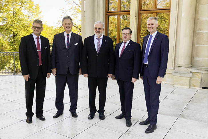 <p>
</p>

<p>
Gut gelaunte Teilnehmer auf der Pressekonferenz: Matthias Klenner, Ingo Plück, Heinrich Abletshauser, Christoph Silber-Bonz (alle BVRS) und Ralf Mertens von der Kreishandwerkerschaft Magdeburg (v.l.)
</p> - © Foto: Olaf Vögele

