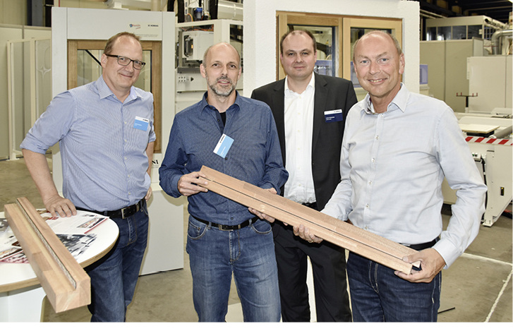 



Haben das neue Verbundsystem auf dem Homag Treff vorgestellt (v.r.): Volker Schmieder (Homag Manager Technical Sales BU- Systems), Claudio Mathiuet (tesa Key Account Manager Industrie), Andreas Busch (tesa Key Account Manager Industrie Deutschland), Matthias Weets (tesa Application Solution Engineer)
