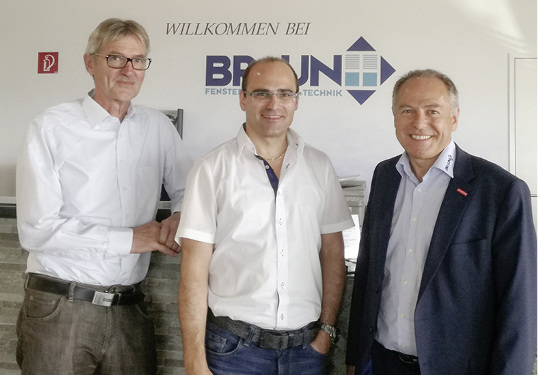 <p>
</p>

<p>
Die drei Verantwortlichen für Optimierung (v.l.): Josef Kögl, Technischer Vertrieb 3E Datentechnik, Wolfgang Braun, Georg Braun
</p> - © Foto: Rollladen Braun

