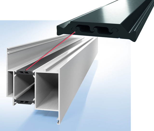 Das schubfreie insulbar Isolierprofil gleicht in Türen die temperaturbedingte unterschiedliche Längenausdehnung der Aluminiumschalen aus und bietet zugleich eine hohe Querzugfestigkeit.