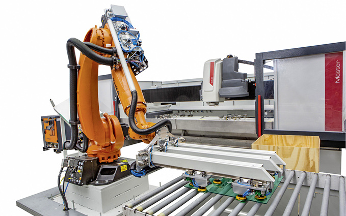 



Intermac zeigte u. a., wie sich kollaborative Roboter heute in der Glasverarbeitung einsetzen lassen.
