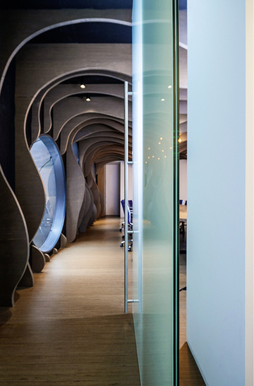 
Neu im Angebot ist Everlam Quiet, eine schalldämmende Akustik-PVB-Folie für Fassaden- und Interieurgläser.



