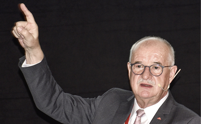 



„Wir beobachten die höchst brisante Gemengelage als Resultat großer politischer Unsicherheiten mit erheblicher Sorge“, betonte Dr. Eckhard Keill während des 13. Internationalen Roto-Fachpressetages in Graz.
