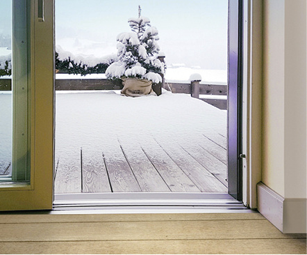 
Die Original-Nullschwelle in den Tiroler Bergen – ohne Rinne und ohne Vordach dicht seit 2011.



