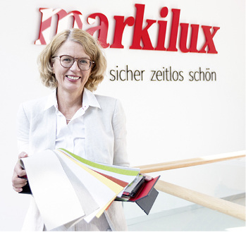 



Textildesignerin Annette Busch zeigt die 14 Dessins, um die das technische Gewebe „transolair“ erweitert wird.
