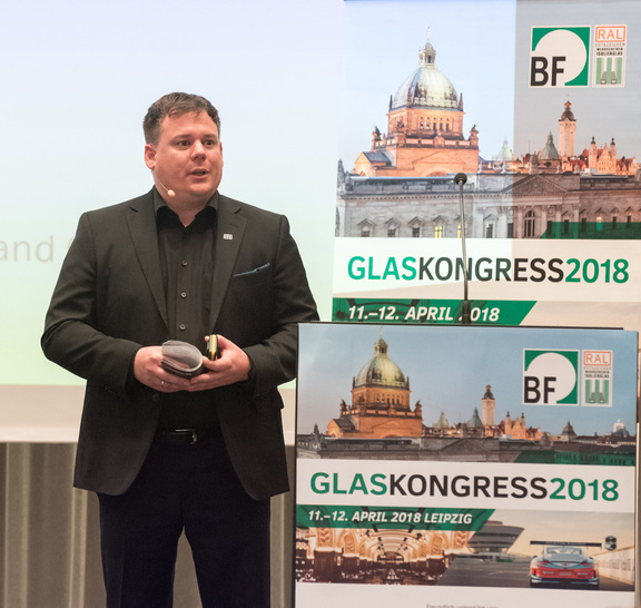 Jens Eberhard, Marktdirektor von Oknoplast Deutschland beim BF-Glaskongrss 2018.. - © Oknoplast
