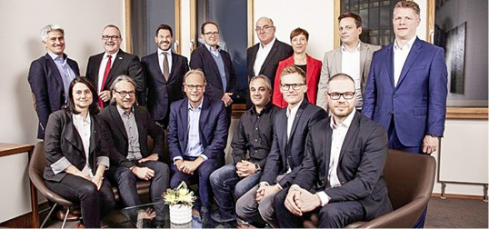 



v. l. unten: Julia Rubin (Kiwi), Udo Roggendorf (Arbonia, Prüm-Garant), Dr. Christoph Enaux (Greenberg Traurig), Marco Müller (Arbonia, Prüm-Garant), Karsten Nölling (Kiwi), Robert Lipinsky (Gegenbauer); v. l. oben: Sebastien Weisse (Hager Group), Stefan Meffert (Immobilien Service Deutschland), Thomas Carnaghi (Hager Group), Thorsten Kürzinger (Abus), Lennart Svensson (Schindler Deutschland), Ulrike Bettge (Gegenbauer), Sven Stuhlmann (Abus), Holger Rentel (Deutsche Wohnen)
