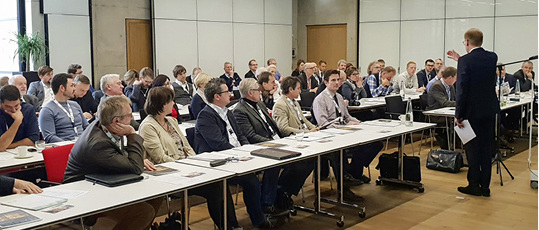 <p>
</p>
<p>
Volles Haus beim BF-Symposium „Tageslicht“ bei Solarlux in Melle 
</p> - © Bundesverband Flachglas
 
Volles Haus beim BF-Symposium „Tageslicht“ bei Solarlux in Melle