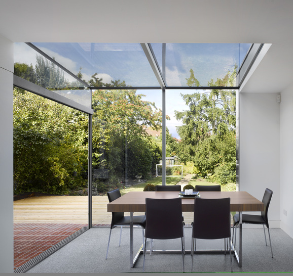 Die Selbstreinigungsfunktion von Planibel Easy wurde vom Fraunhofer-Institut für Schicht- und Oberflächentechnik (IST) gemäß EN1096-5 unabhängig geprüft und bestätigt.