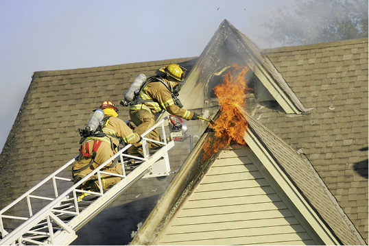 



Ein schneller Zugang zu eingeschlossenen Personen muss auch beim 2. Rettungsweg gewährleistet sein. Richtig geplant ist das auch bei Rollläden kein Problem.
