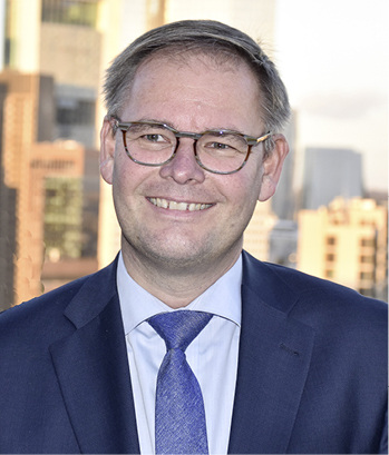 



Frank Lange tritt nächsten Monat die Nachfolge von Ulrich Tschorn als Geschäftsführer des Verbandes Fenster + Fassade an.
