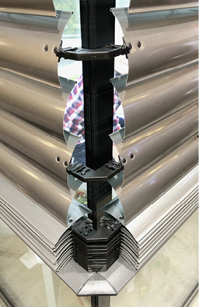 



Erfolgreich um die Ecke gedacht wurde bei der neuen Lösung für Raffstoren für Ganzglasecken.
