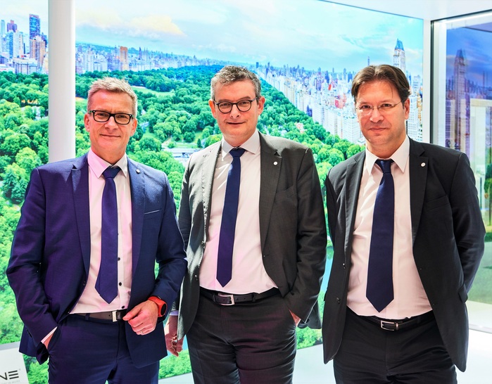 Wicona erweitert Geschäftsführung (v.l.): Dr. Werner Jager (Technisches Marketing), Ralf Seufert (Vorsitzender) und Geno Shulew (Finanzen). - © Wicona

