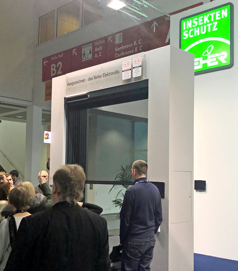 Das 3 Meter hohe Neher-Elektrorollo zog die Blicke der Messebesucher in München auf sich.