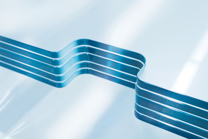 Mit SentryGlas Xtra lassen sich mehrschichtige Verbundglasaufbauten einfacher verarbeiten.