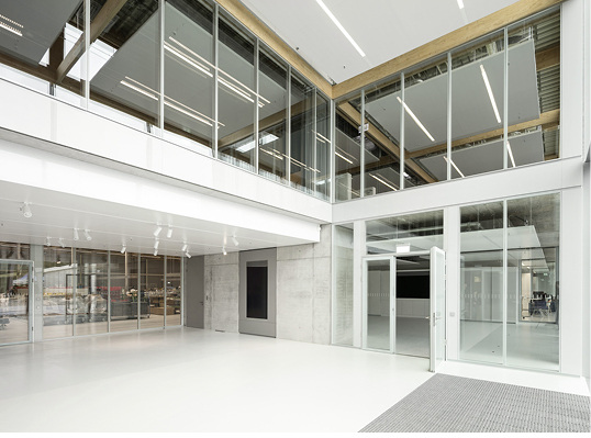 
Für die absturzsichernde fecostruct-Verglasung liegt jetzt ein Prüfzeugnis vor.



