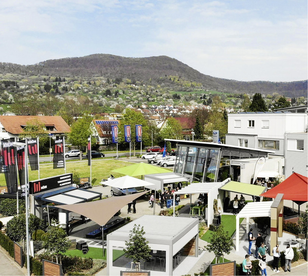 <p>
</p>

<p>
Die Outdoor-Austellung bei Möhn in Dettingen wurde zusammen mit einem Landschaftsbauer realisiert.
</p> - © Foto: Möhn GmbH

