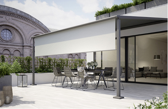 
Die „pergola compact“ ist der kleine Sonnenschutz auf zwei Beinen für Fassaden, die sich nicht für die Montage einer Gelenkarmmarkise eignen.



