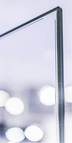 <p>
</p>

<p>
Das Vakuum-Isolierglas „Fineo“ dämme mit einem Ug-Wert von 0,4 bis 0,7 W/(m²K), es besteht aus zwei, mindestens
 3 mm
 dicken Glasscheiben, die durch eine Vakuumschicht von 0,1 mm getrennt sind. 
</p> - © Foto: AGC Glass Europe

