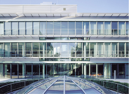 



Das Sonnenschutzglas Pilkington Suncool Q 60/25 bietet mit niedriger Reflexion und neutraler Ansicht ganz neue Einsatzmöglichkeiten.
