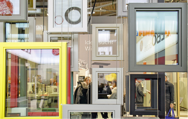 



Fenstervielfalt am Stand von Finstral. Allen Elementen gemeinsam ist der PVC-Kern.
