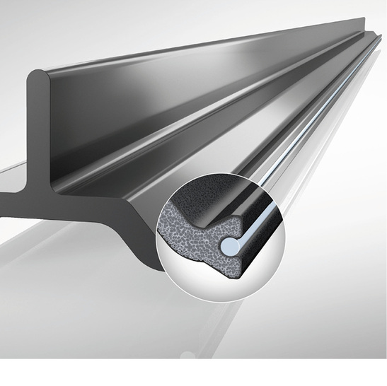 
Glatte Schale, geschäumter Kern: Die feinporige Struktur im Kern des Profils von insulbar LI verringert die Wärmeleitfähigkeit. Die kompakte, glatte Struktur der Oberfläche sorgt für perfekte Optik und Sicherheit im Lackierprozess.



