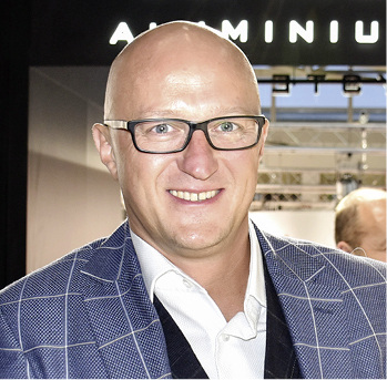 



Gut Gelaunt: Der Aluprof-Vorstandsvorsitzende Tomasz Grela auf der BAU 2019
