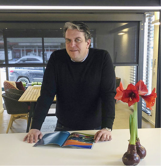 Karl-Heinz Kaspers konzentriert sich voll und ganz auf seine Kernthemen, um den Kunden optimal beraten zu können.