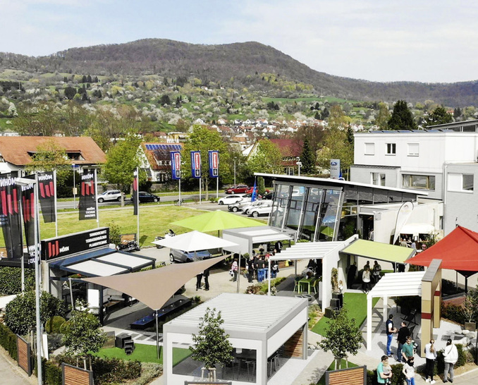 Die Outdoor-Austellung bei Möhn in Dettingen wurde zusammen mit einem Landschaftsbauer realisiert. - © Möhn GmbH
