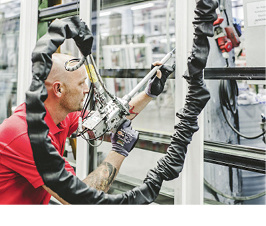 



100 % made in Austria: Internorm produziert ausschließlich in Österreich, inklusive eigener Profilextrusion und eigener Isolierglas- sowie ESG-Glasproduktion. 
