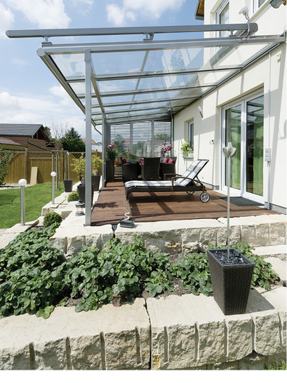 



Dieses 4800 mm breite und 4000 mm tiefe Terrassendach wurde mit Sicherheitsgläsern aus 10,8 mm dickem VSG mit Trosifol Extra Stiff gefertigt. 
