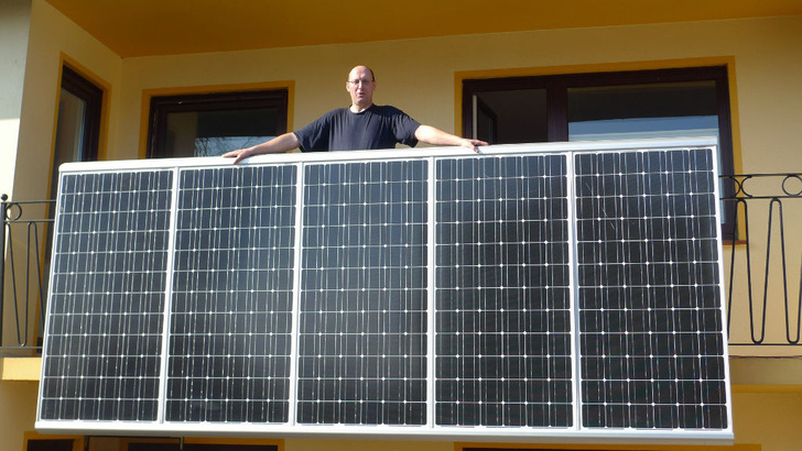 Vielleich sind ja auch für Metallbauer solche Balkonmodule als Absturzsicherung ein interessantes Zusatz-Angebot, dass sie ihren Kunden z.B. bei der Sanierung anbieten können.