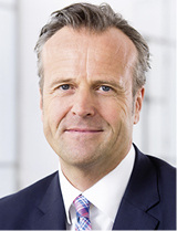 



Übernimmt den Vorsitz der Geschäftsführung der Roto Frank Fenster- und Türtechnologie GmbH: Marcus Sander. Der 51-jährige Diplom-Kaufmann war zuletzt als CEO für die VAG-Gruppe verantwortlich. 
