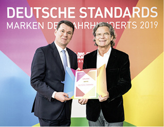 <p>
</p>

<p>
Dr. Frank Fleissner (l.): „Wir sind stolz und freuen uns sehr über die Auszeichnung. Diese Anerkennung motiviert Mitarbeiter sowie Kunden, positiv in die Zukunft zu blicken.“
</p> - © Andreas Henn

