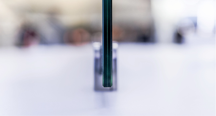 <p>
</p>

<p>
Fineo von AGC besteht aus zwei Floatscheiben, die durch einen 0,1 mm Vakuum-SZR voneinander getrennt sind.
</p> - © Foto: AGC Glass Europe

