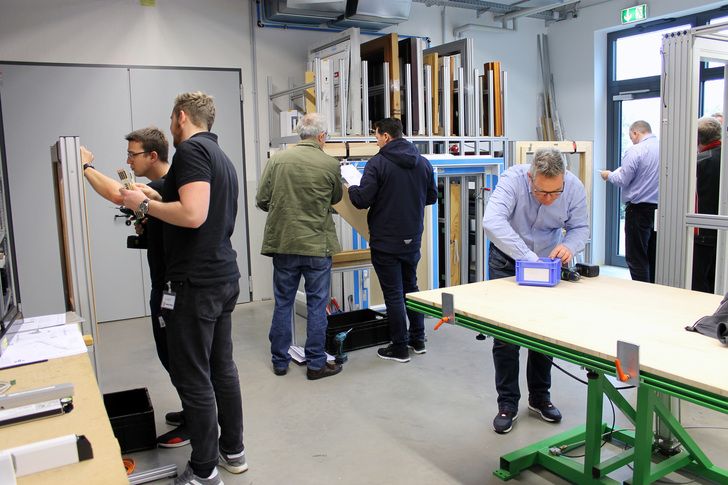 Informative Vorträge zum Basiswissen als auch Anwendungstechnik mit Praxisbeispielen rundeten die Veranstaltungen ab.