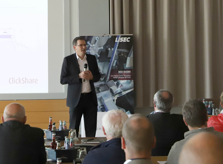 Jürgen Wuchter, der neue Leiter von Lisec Deutschland eröffnet die Veranstaltung.