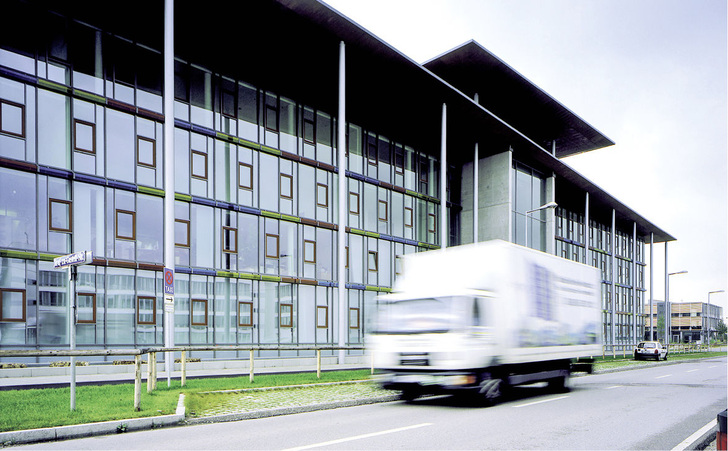 Vielfältige Schallschutz-Gläser sorgen für Ruhe und Komfort in Gebäuden.