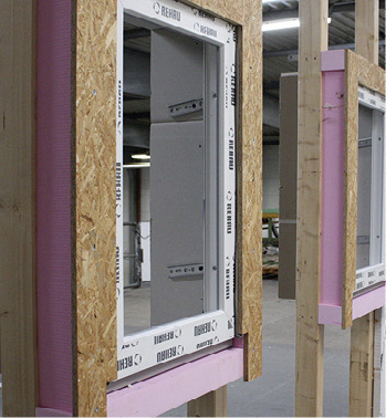 



Die erste Ebene ist bauphysikalisch kritisch. Sie muss durchgängig erkennbar sein und stets außerhalb der 13 °C-Isotherme liegen, um Tauwasserschäden zu vermeiden.
