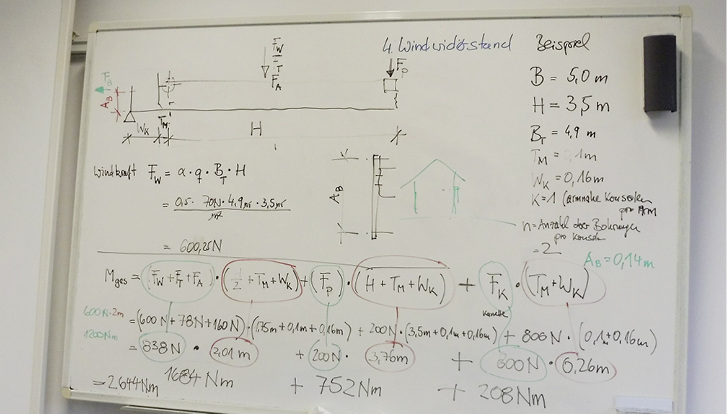 <p>
Berechnungsbeispiel der Meisterschule Wiesbaden. Die Formel wurde selbst entwickelt und die Gewichte geschätzt. Die Abweichung wurde mit 208 Nm festgestellt, das Ergebnis fällt so um 8 % zu gering aus.
</p>

<p>
</p> - © Foto: Screenshot Facebook

