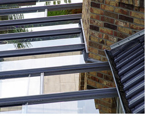 <p>
</p>

<p>
Einfache und komfortable Lösung für die Abfuhr von Stauluft: Das Dachschiebefenster von TS Aluminium kann bequem manuell betrieben werden.
</p> - © Foto: TS Aluminium


