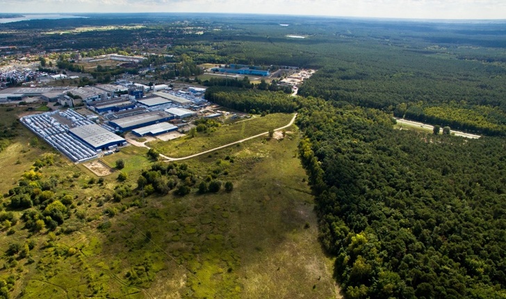Der polnische Produktionsstandort in Włocławek vergrößert seine Logistikfläche um fast 50.000 m². - © Salamander Window & Door Systems S.A.
