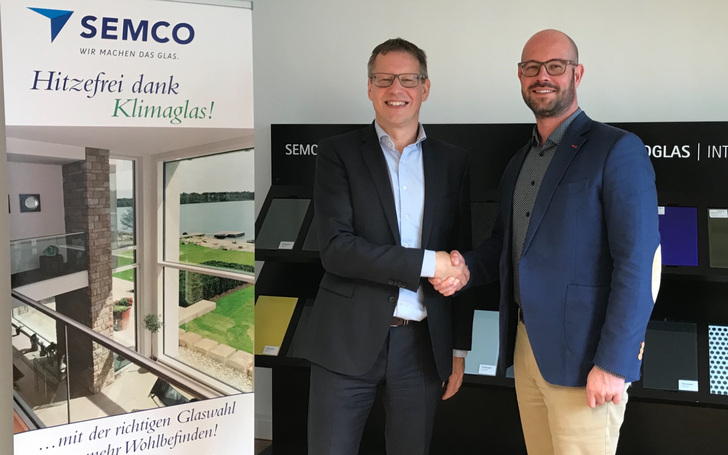 Der Startschuss für die Digitalisierung ist gefallen: Semco GF Michel Schüller (rechts) und A+W CEO Peter Dixen nach der Vertragsunterzeichnung.