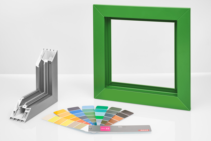 Auch für Kunststoff-Fenster macht Adler jetzt eine Beschichtung in den schönsten Farben möglich.