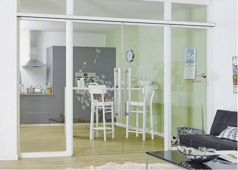 
Schiebetüren, ob als Holz- oder Ganzglastür, in ein- oder zweiflügeliger Ausführung, verbinden Räume auf elegante und vor allem platzsparende Weise. Hierfür hat Garant den Schiebetürbeschlag, mit dem Schiebetüren vor der Wand bewegt werden neu im Sortiment. Mit dem montagefreundlichen System lassen sich selbst raumhohe Türen bis zu 120 kg leicht und sicher schieben. Auch ein Soft-Stopp ist erhältlich, der die Schiebetüre sanft und lautlos an den Anschlag gleiten lässt. 



