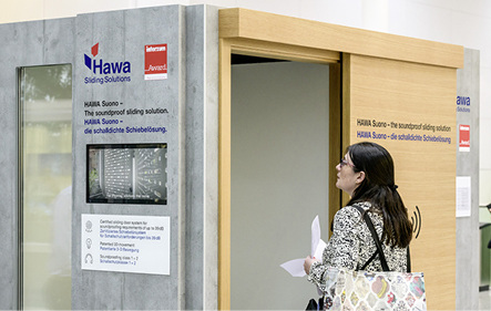 <p>
Der Hawa Suono, eine revolutionäre Lösung für schallgedämmte Schiebetüren, gewann jetzt einen Award auf der diesjährigen Interzum Messe.
</p>

<p>
</p> - © Foto: Hawa

